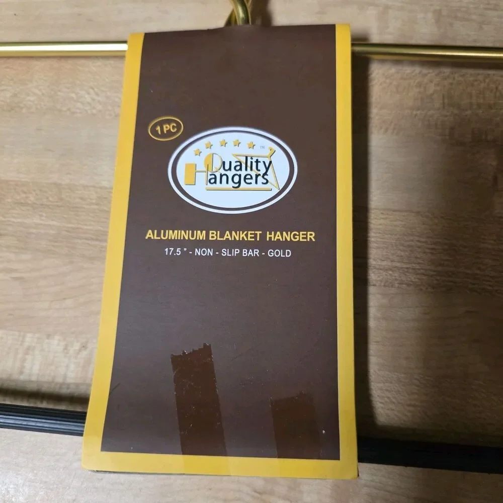 Quality Blanket Linen Hangers Wide Heavy Duty Hanger for Blankets, Table Cloth